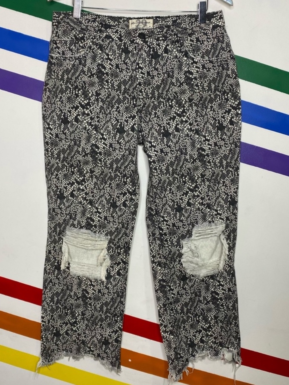 NEW We The Free Maggie Snakeskin Print Distressed Jeans Size 29 Free People